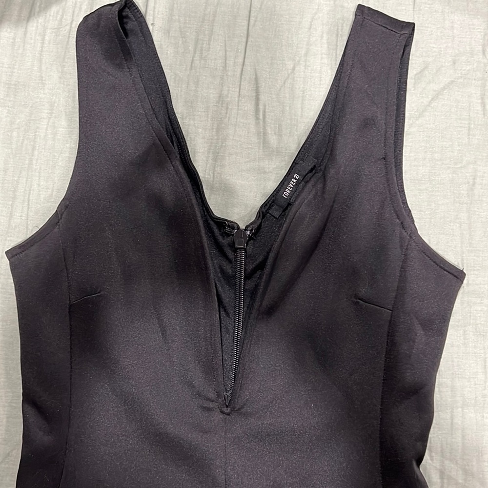 Short black Forever 21 low plunge dress